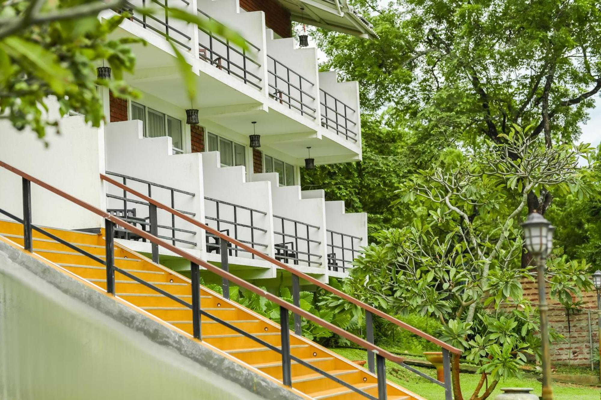 Agbo Hotel Polonnaruwa Exterior foto