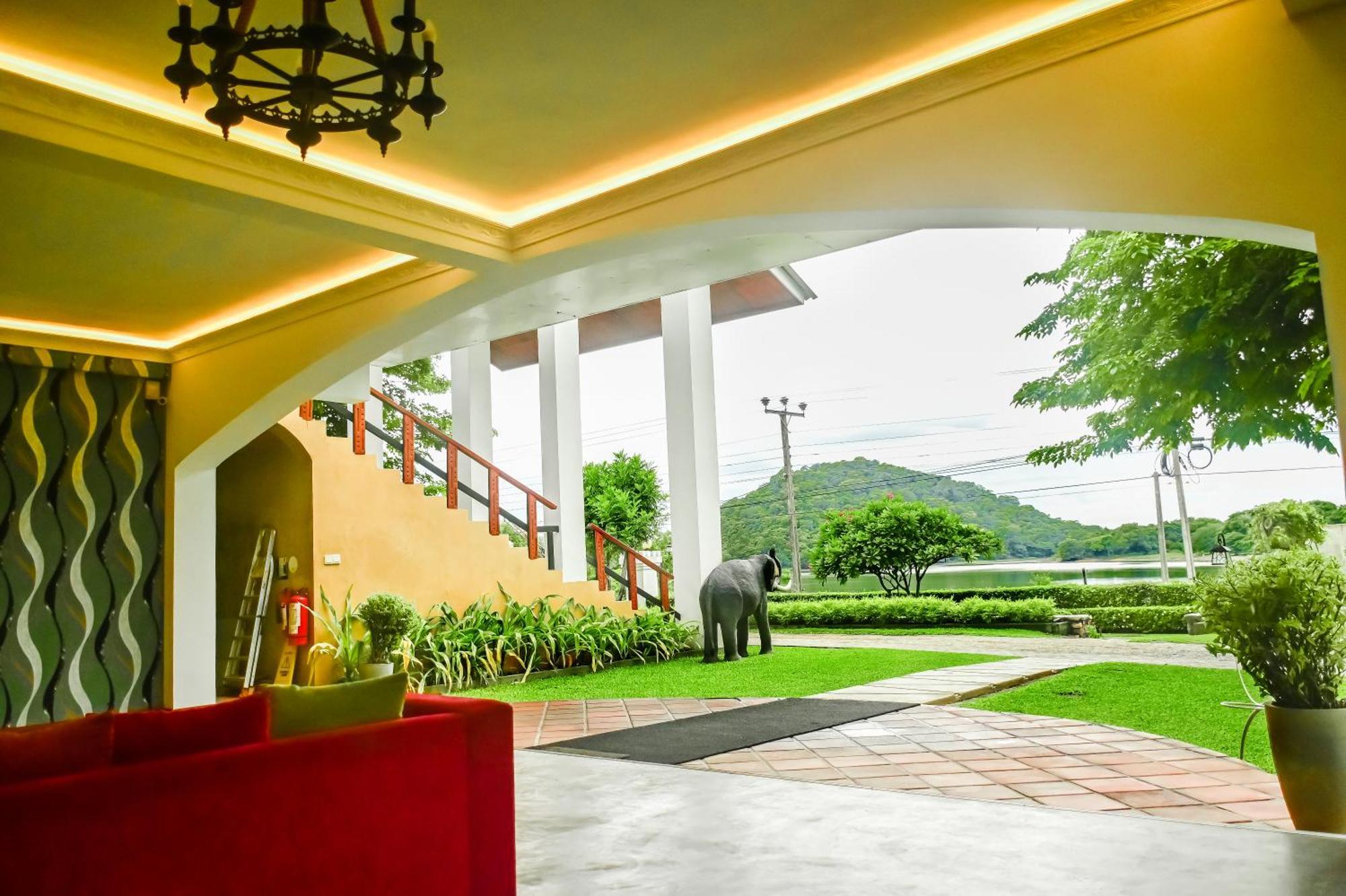 Agbo Hotel Polonnaruwa Exterior foto